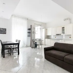 Blucinqueterre Apartment